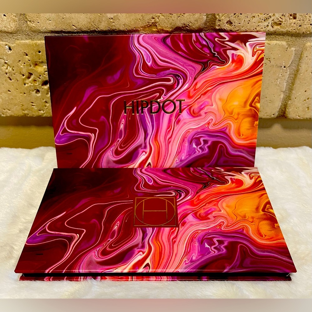 NWOT:   Hipdot Shadow Pallet